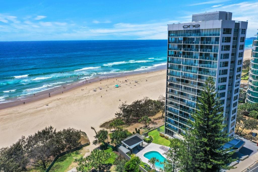 One The Esplanade Apartments on Surfers Paradise — 1