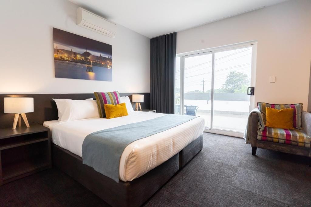 Coniston Hotel Wollongong — 1